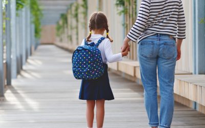 Prima zi de școală – 11 fraze de încurajare pentru copilul tău